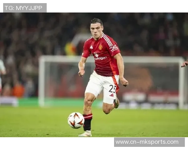 阿贾克斯对曼联中场乌加特表现出兴趣尚未正式报价 阿贾克斯对曼联中场乌加特表现出兴趣尚未正式报价